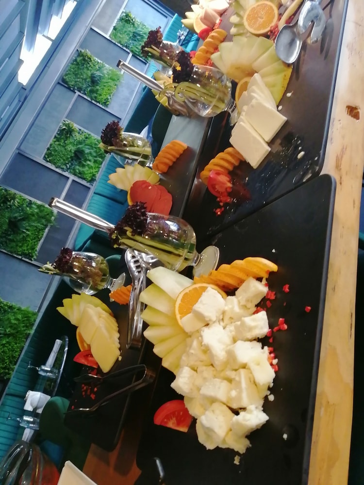 Falcon 1511 — Restaurant & bars in Antalya