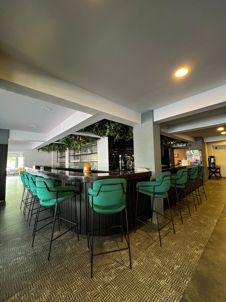 Falcon 1511 — Restaurant & bars in Antalya