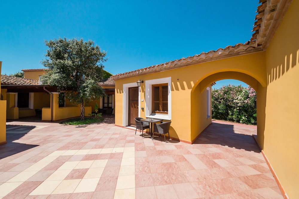 Valtur Baia Dei Pini — Hotel building in Budoni, Sardinia