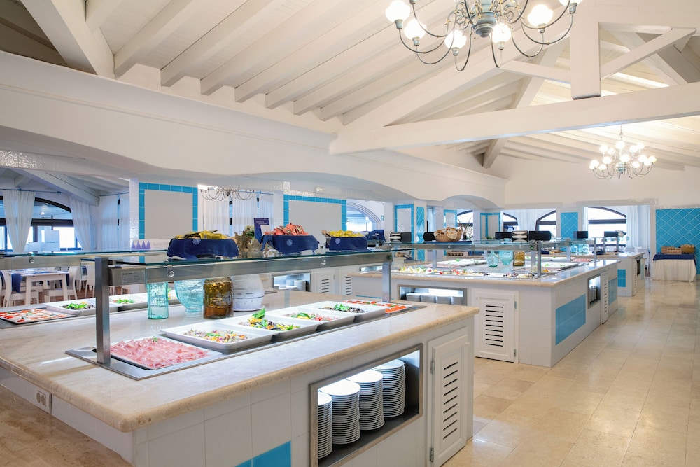 Valtur Baia Dei Pini — Restaurant & bars in Budoni, Sardinia