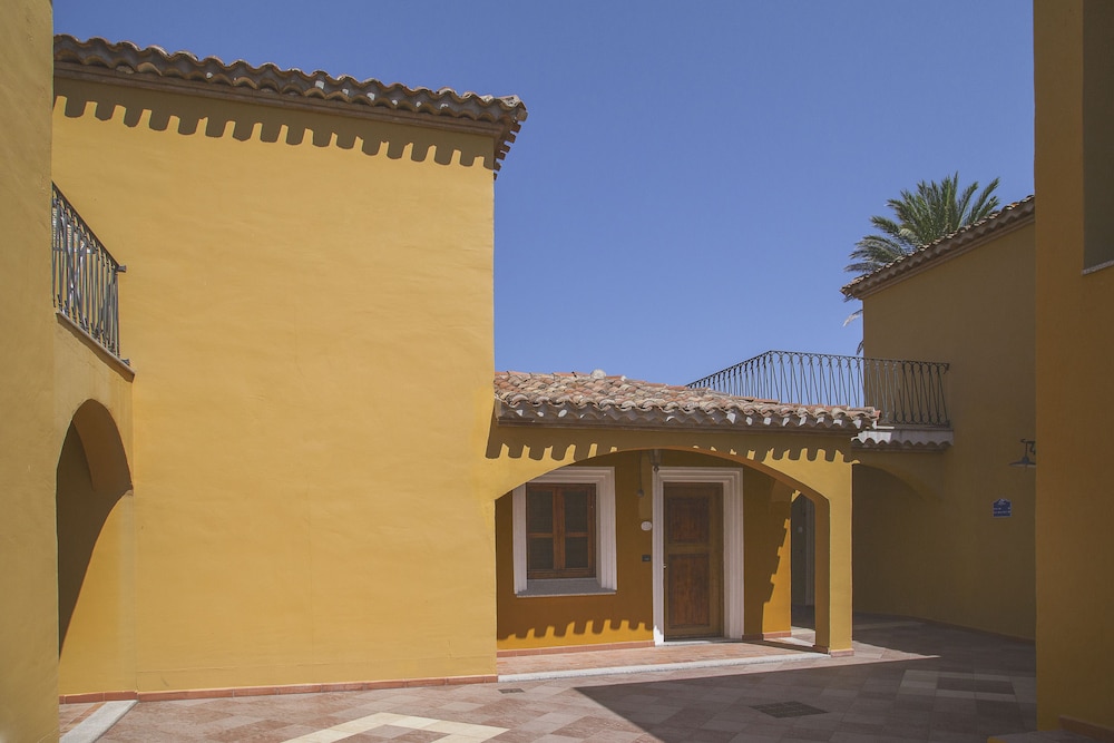 Valtur Baia Dei Pini — Hotel building in Budoni, Sardinia