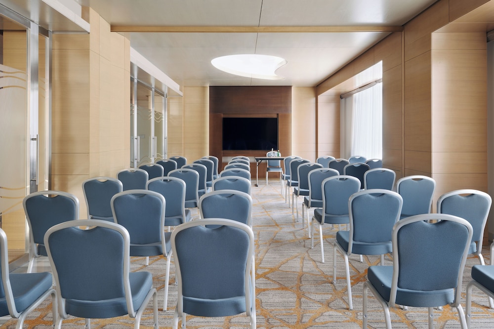 Crowne Plaza Dubai Marina by IHG — Hotel building in Dubai