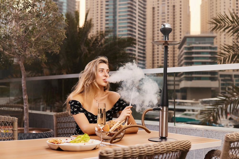 Crowne Plaza Dubai Marina by IHG — Restaurant & bars in Dubai