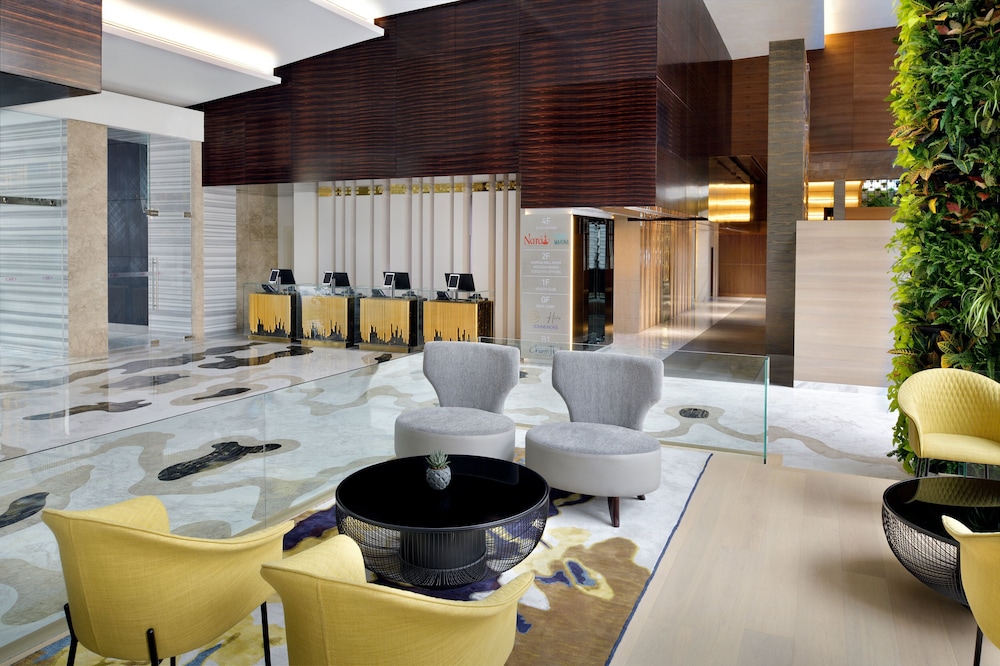 Crowne Plaza Dubai Marina by IHG — Restaurant & bars in Dubai