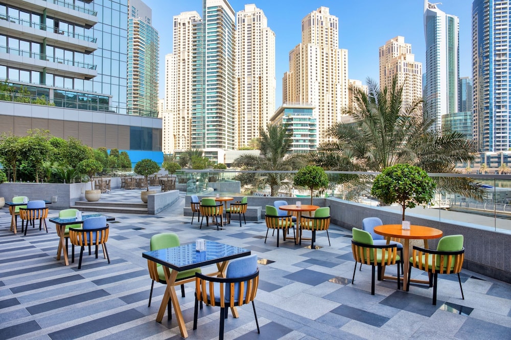 Crowne Plaza Dubai Marina by IHG — Restaurant & bars in Dubai