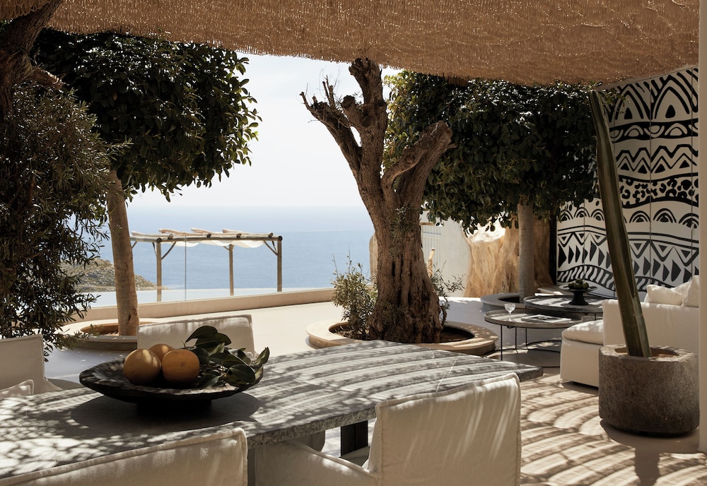 Myconian Panoptis Escape - Small Luxury Hotels of the World — Restaurant & bars in Elia, South Aegean