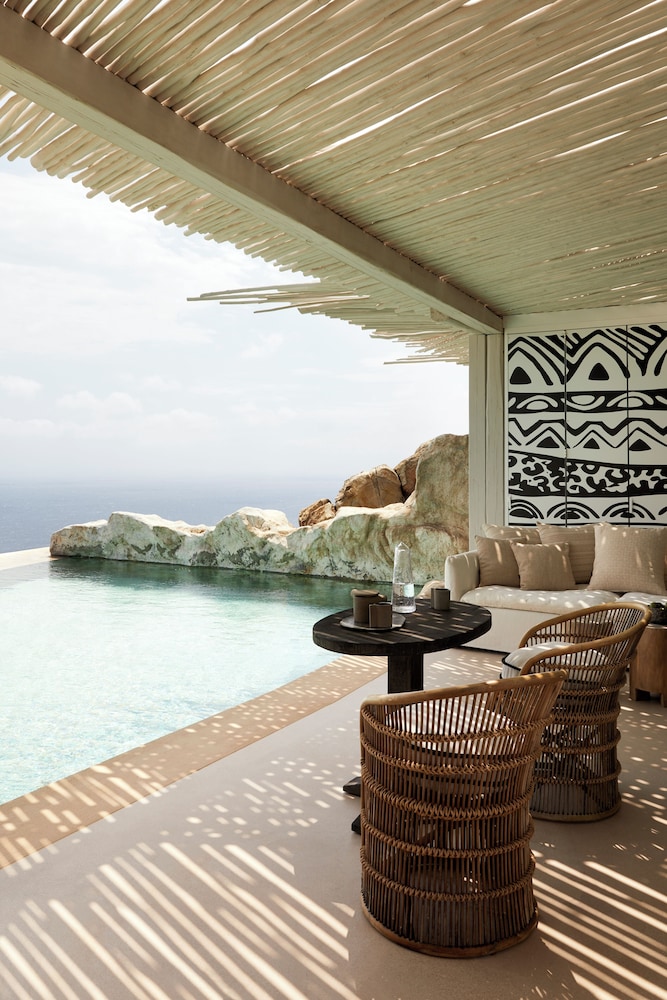 Myconian Panoptis Escape - Small Luxury Hotels of the World — Swimming pool in Elia, South Aegean