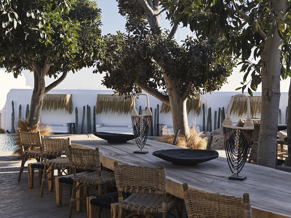Myconian Panoptis Escape - Small Luxury Hotels of the World — Restaurant & bars in Elia, South Aegean
