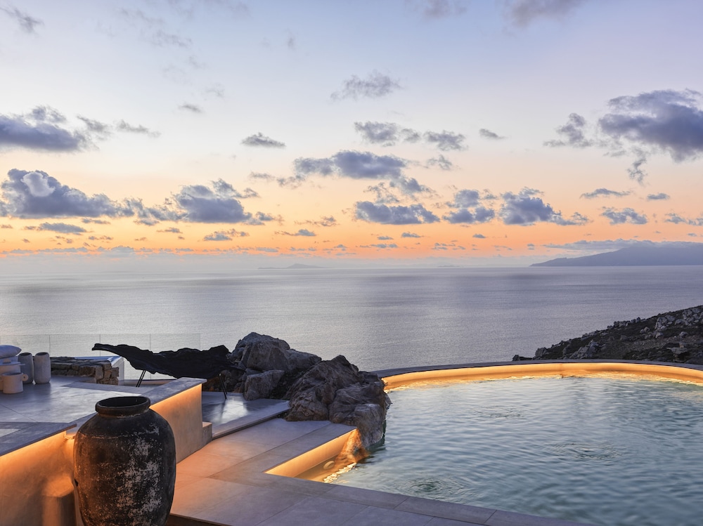 Myconian Panoptis Escape - Small Luxury Hotels of the World — Swimming pool in Elia, South Aegean