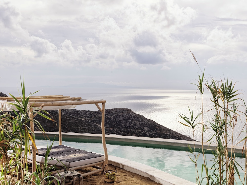 Myconian Panoptis Escape - Small Luxury Hotels of the World — Swimming pool in Elia, South Aegean