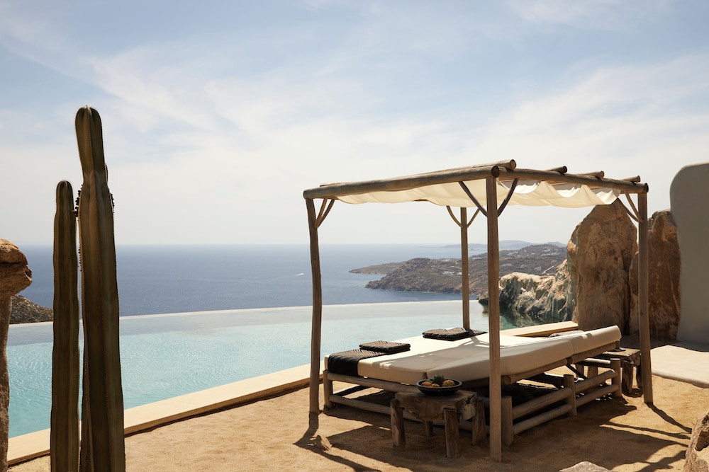 Myconian Panoptis Escape - Small Luxury Hotels of the World — Swimming pool in Elia, South Aegean