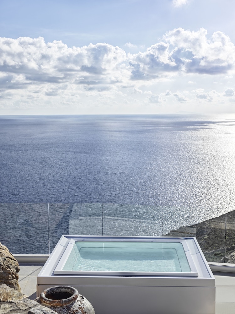 Myconian Panoptis Escape - Small Luxury Hotels of the World — Swimming pool in Elia, South Aegean