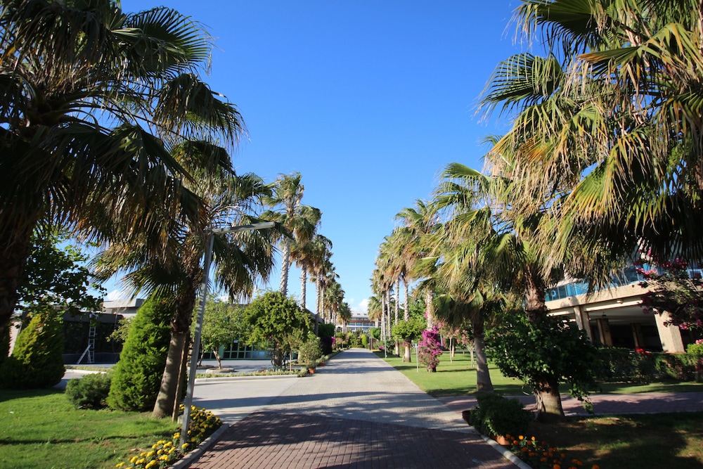 Tui Magic Life Jacaranda - All Inclusive — Hotel building in Side