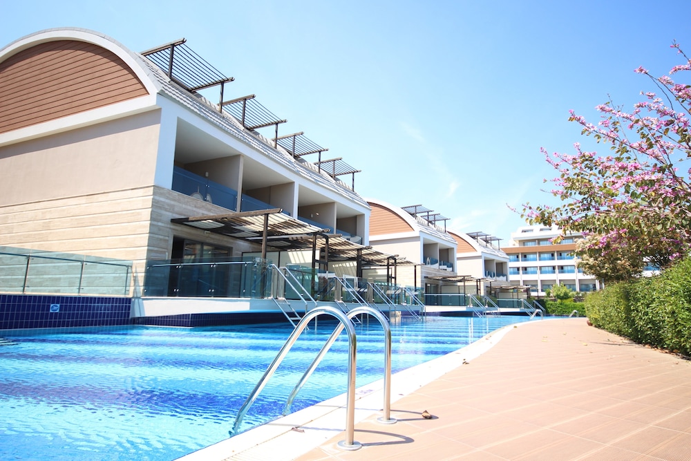 Tui Magic Life Jacaranda - All Inclusive — Swimming pool in Side