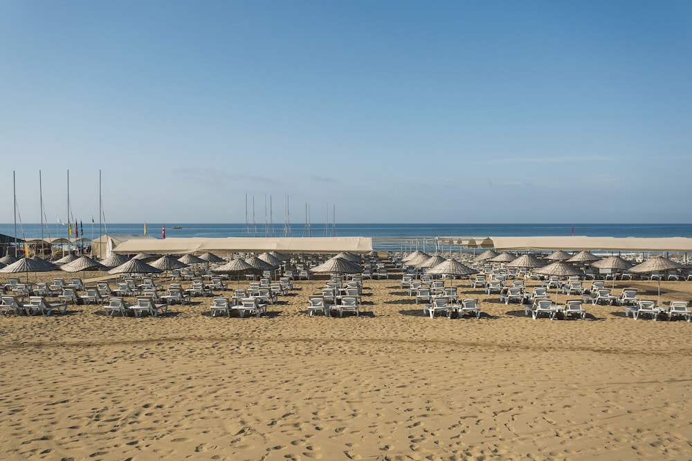 Tui Magic Life Jacaranda - All Inclusive — Beach in Side