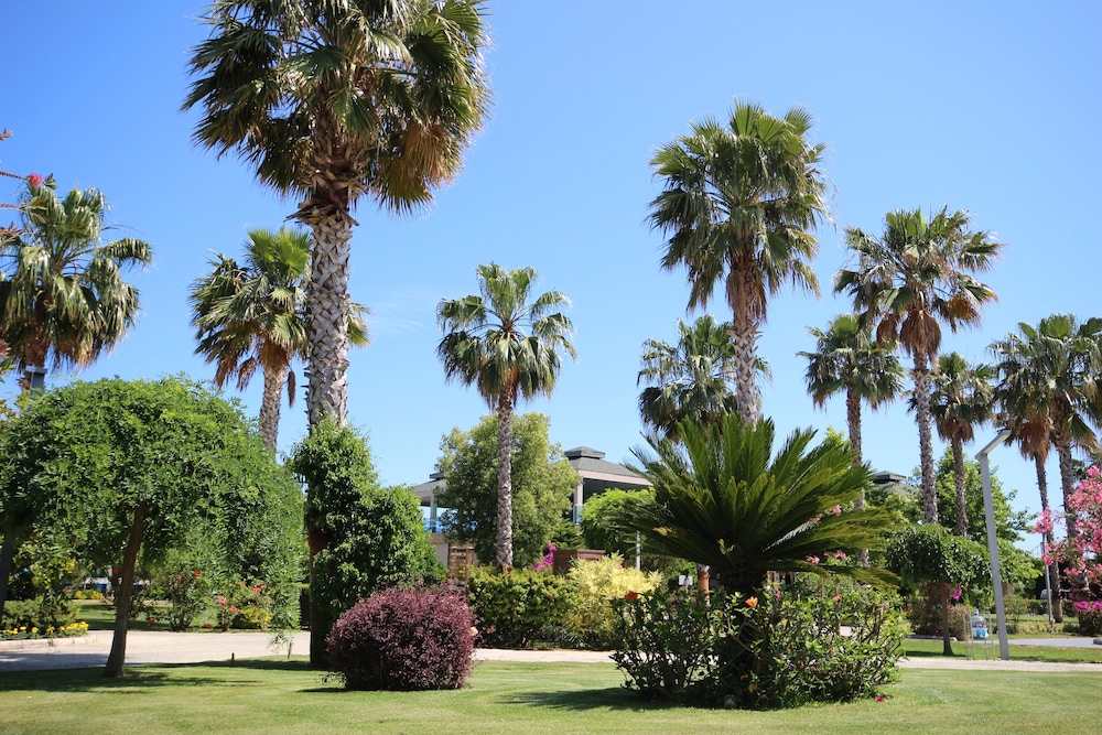 Tui Magic Life Jacaranda - All Inclusive — Hotel building in Side