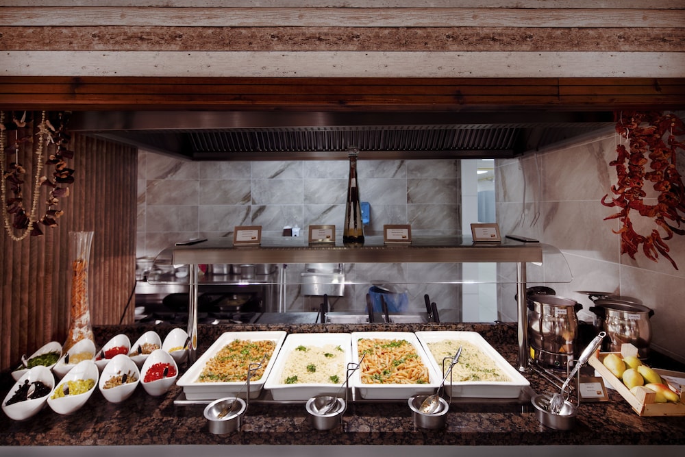 Tui Magic Life Jacaranda - All Inclusive — Restaurant & bars in Side