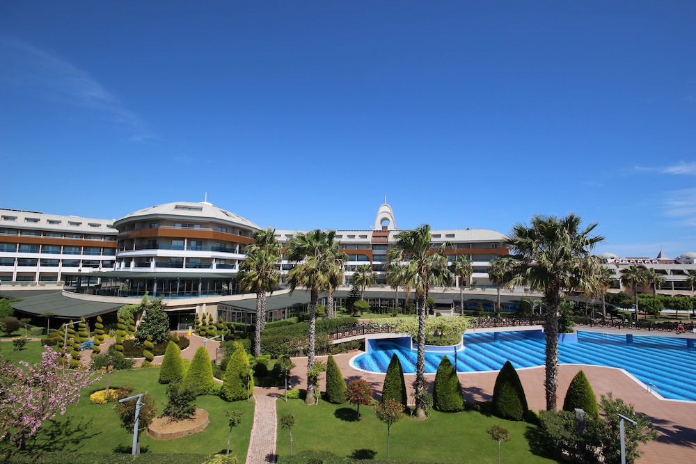 Tui Magic Life Jacaranda - All Inclusive — Hotel building in Side