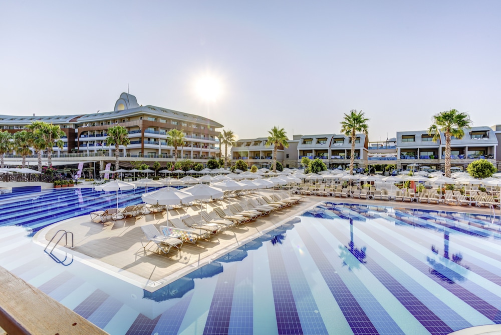 Tui Magic Life Jacaranda - All Inclusive — Swimming pool in Side