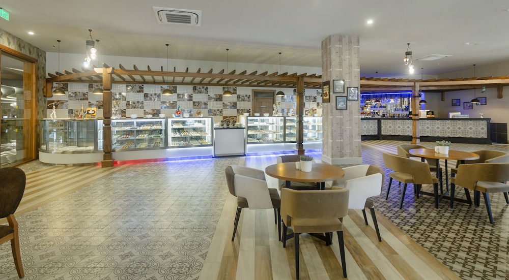 Tui Magic Life Jacaranda - All Inclusive — Restaurant & bars in Side