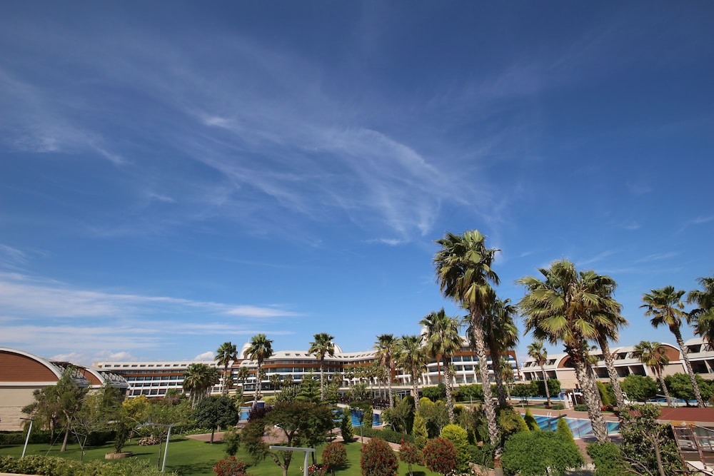 Tui Magic Life Jacaranda - All Inclusive — Hotel building in Side