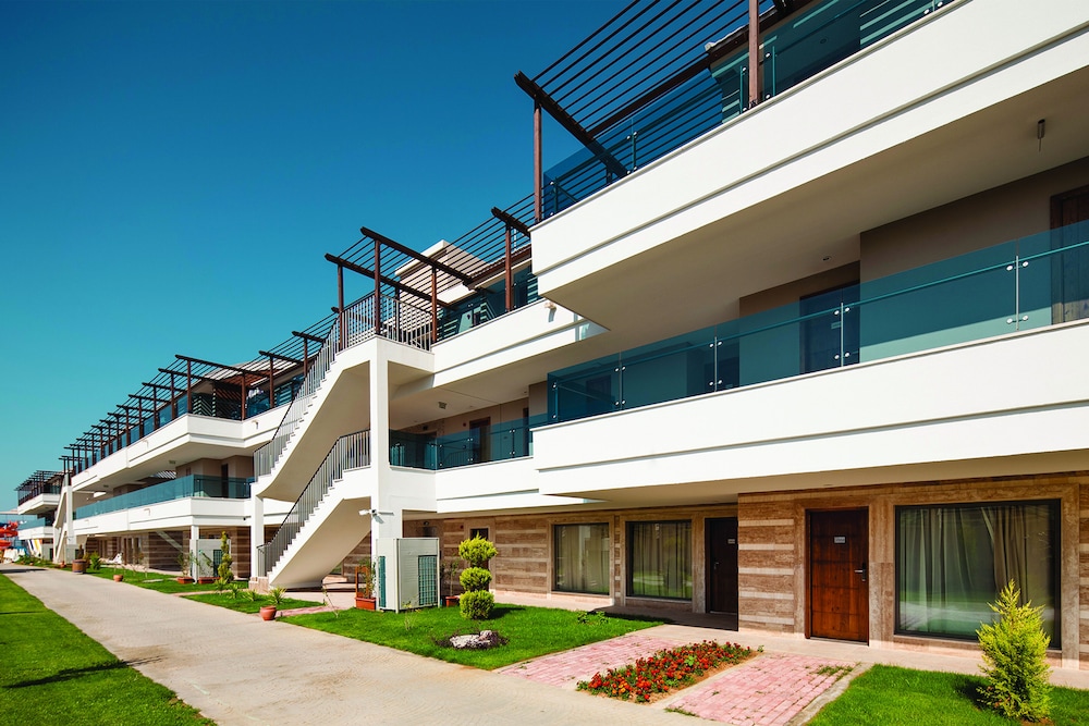 Tui Magic Life Jacaranda - All Inclusive — Hotel building in Side