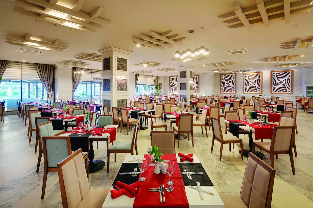 Tui Magic Life Jacaranda - All Inclusive — Restaurant & bars in Side
