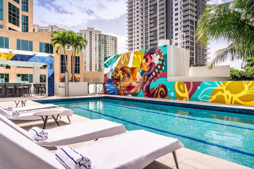 Hyatt Centric Las Olas Fort Lauderdale — Swimming pool in Fort Lauderdale, Florida