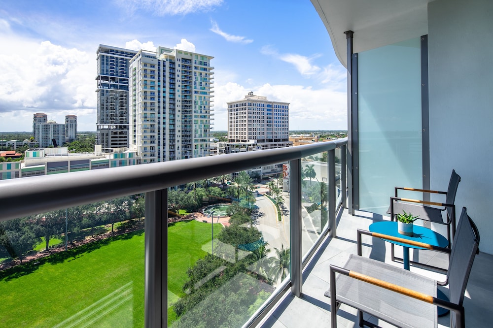 Hyatt Centric Las Olas Fort Lauderdale — Hotel rooms in Fort Lauderdale, Florida