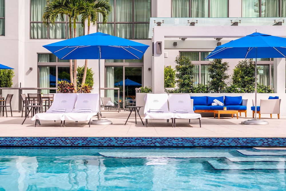 Hyatt Centric Las Olas Fort Lauderdale — Swimming pool in Fort Lauderdale, Florida