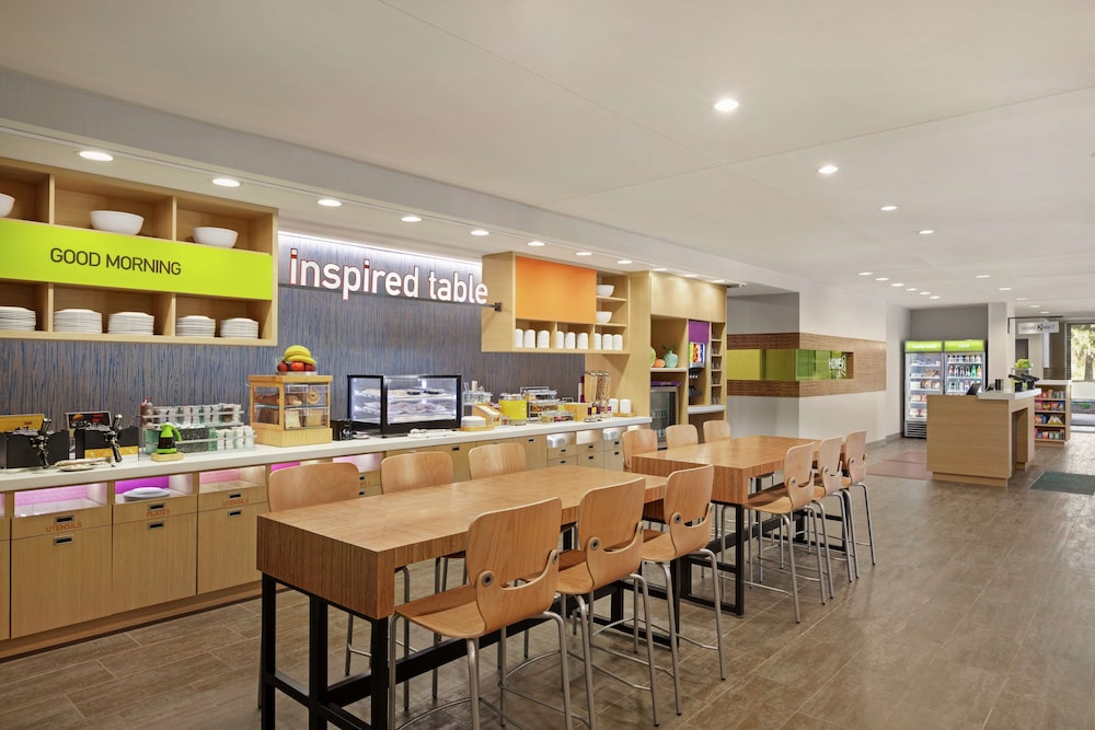 Home2 Suites by Hilton Fernandina Beach Amelia Island, FL — Restaurant & bars in Amelia Island, Florida
