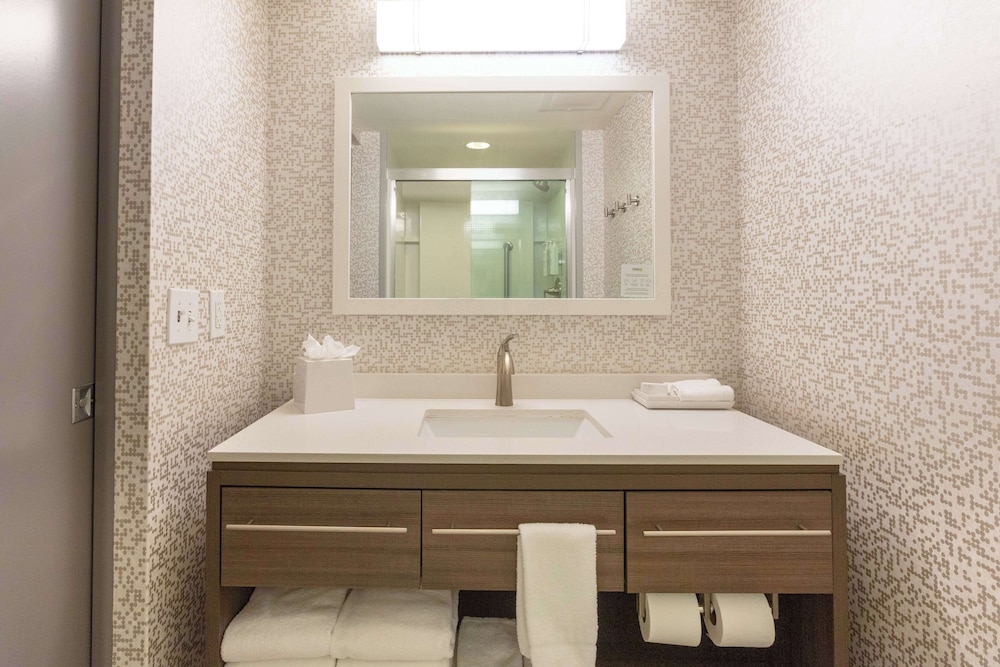 Home2 Suites by Hilton Fernandina Beach Amelia Island, FL — Hotel rooms in Amelia Island, Florida