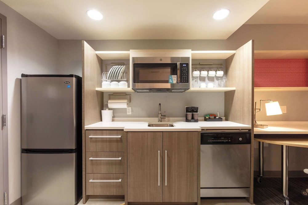 Home2 Suites by Hilton Fernandina Beach Amelia Island, FL — Hotel rooms in Amelia Island, Florida