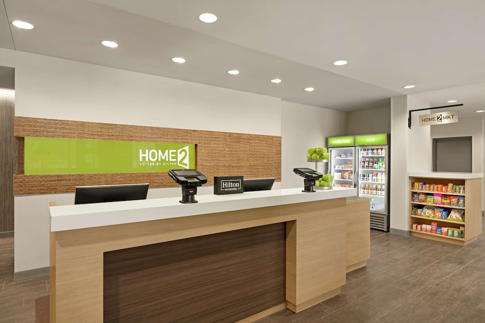 Home2 Suites by Hilton Fernandina Beach Amelia Island, FL — Hotel building in Amelia Island, Florida