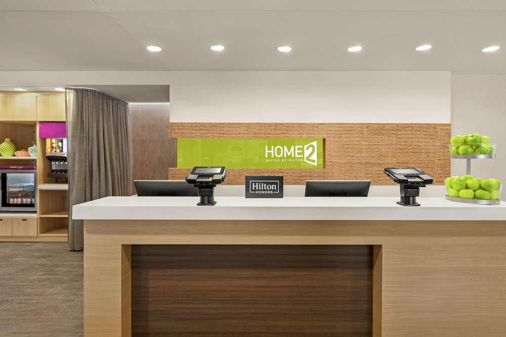 Home2 Suites by Hilton Fernandina Beach Amelia Island, FL — Hotel building in Amelia Island, Florida