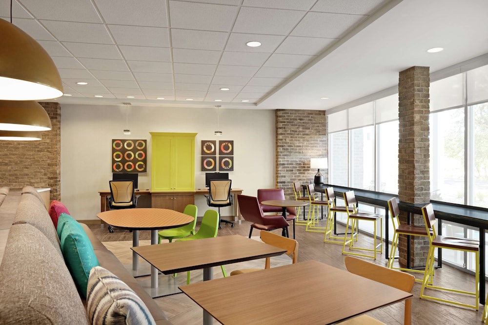 Home2 Suites by Hilton Fernandina Beach Amelia Island, FL — Restaurant & bars in Amelia Island, Florida