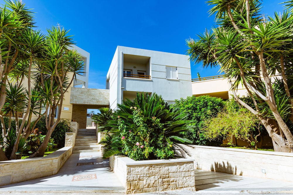 Anais Collection Hotels & Suites by GHH — Swimming pool in Chania