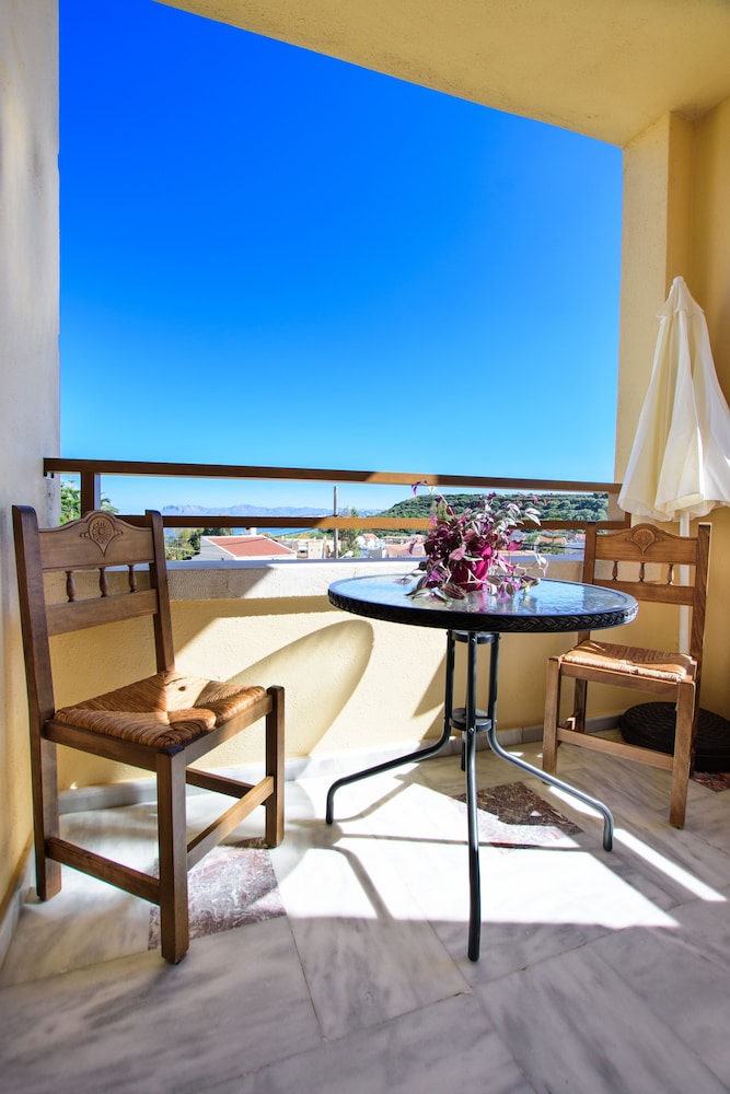 Anais Collection Hotels & Suites by GHH — Hotel rooms in Chania