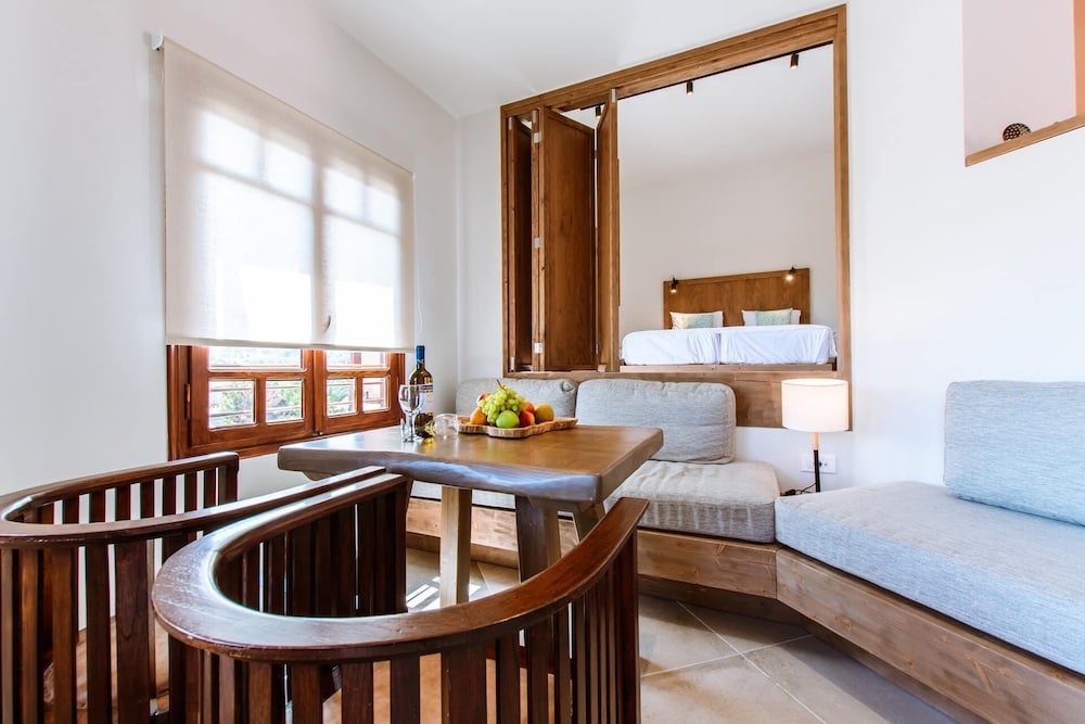 Anais Collection Hotels & Suites by GHH — Hotel rooms in Chania