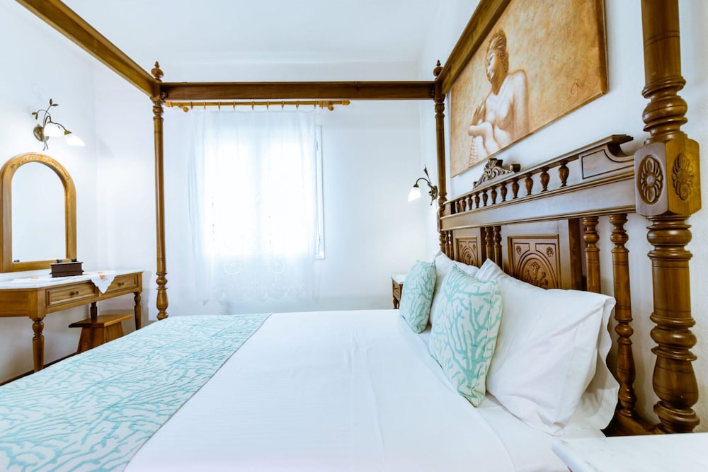 Anais Collection Hotels & Suites by GHH — Hotel rooms in Chania