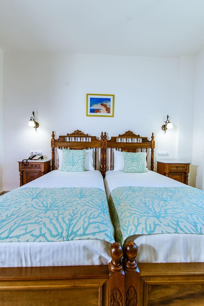 Anais Collection Hotels & Suites by GHH — Hotel rooms in Chania