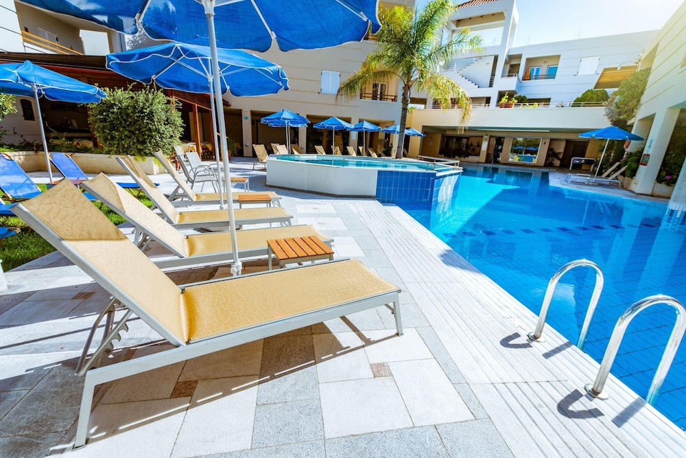 Anais Collection Hotels & Suites by GHH — Swimming pool in Chania