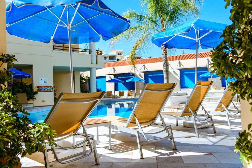Anais Collection Hotels & Suites by GHH — Swimming pool in Chania