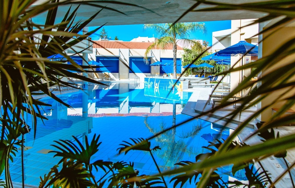 Anais Collection Hotels & Suites by GHH — Swimming pool in Chania