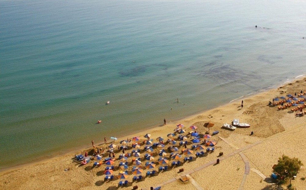 Anais Collection Hotels & Suites by GHH — Beach in Chania