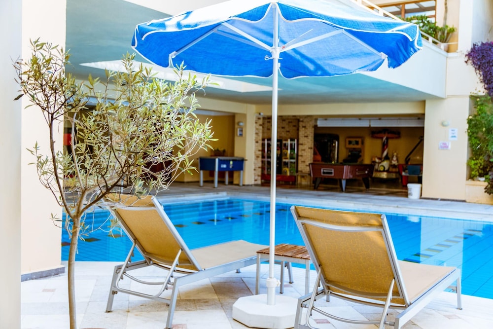 Anais Collection Hotels & Suites by GHH — Swimming pool in Chania