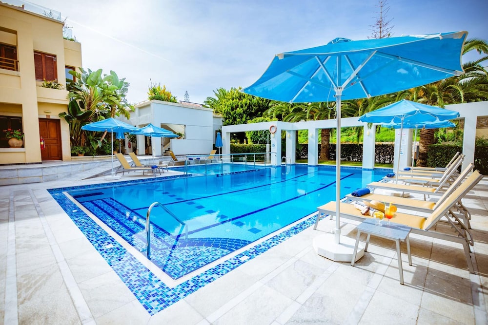 Anais Collection Hotels & Suites by GHH — Swimming pool in Chania