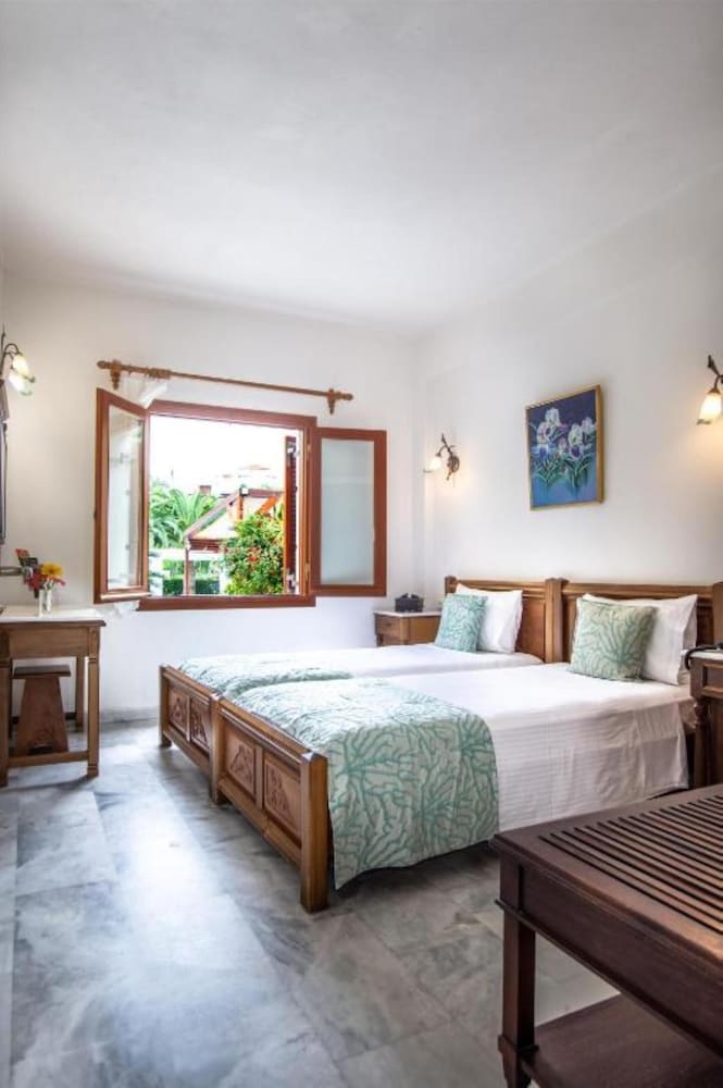 Anais Collection Hotels & Suites by GHH — Hotel rooms in Chania
