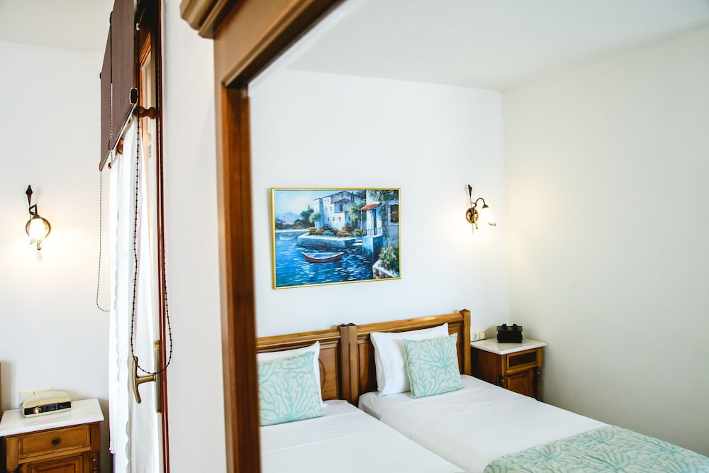 Anais Collection Hotels & Suites by GHH — Hotel rooms in Chania