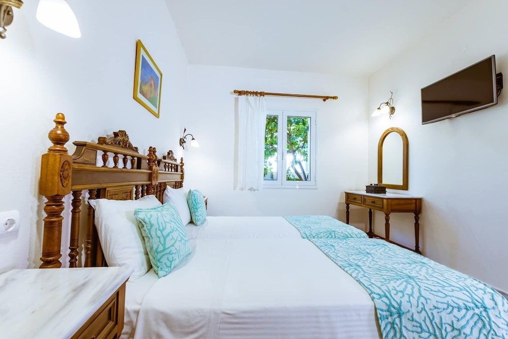 Anais Collection Hotels & Suites by GHH — Hotel rooms in Chania